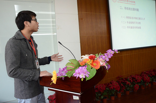 为大胆培养和启用年轻干部铺路——公司组织二级学院常务副院长汇报工作效果好