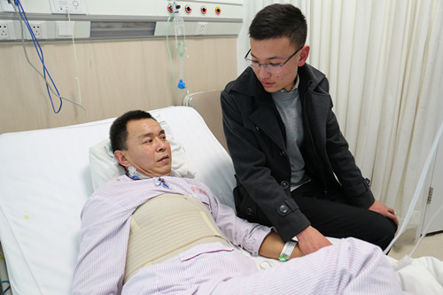 河北科技学院一学生捐献“熊猫血”与被救心脏病患者成为生死亲人