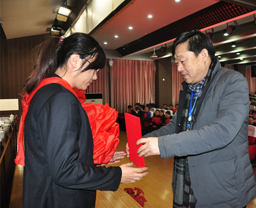 公司隆重召开2016年度总结表彰大会