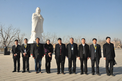 孔子雕像揭幕仪式在河北科技学院举行