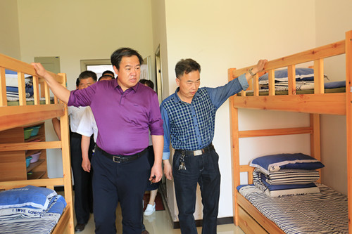 青龙满族自治县纪立功副县长等一行访问保定贺阳教育集团