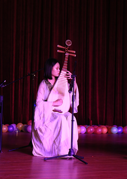 保定贺阳衡水一中高级中学学生自编自导自演迎新晚会展示才艺