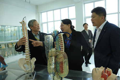杨伟坤副市长到贺阳教育集团考察