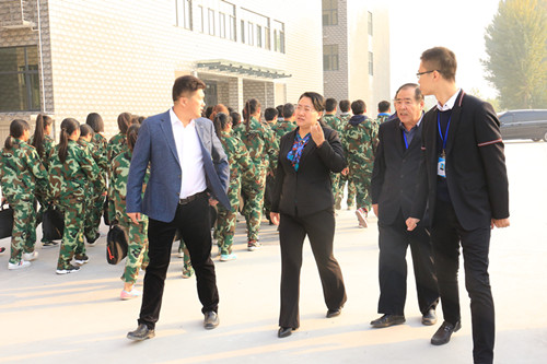 杨伟坤副市长到贺阳教育集团考察