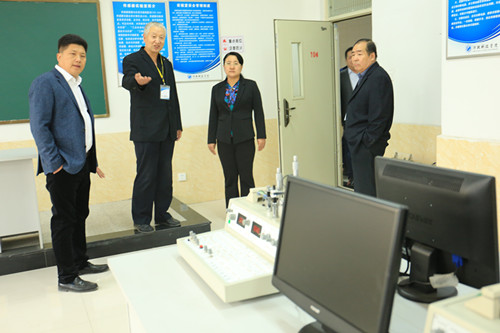 杨伟坤副市长到贺阳教育集团考察