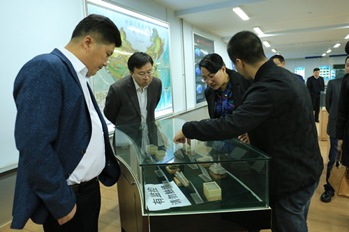 杨伟坤副市长到贺阳教育集团考察