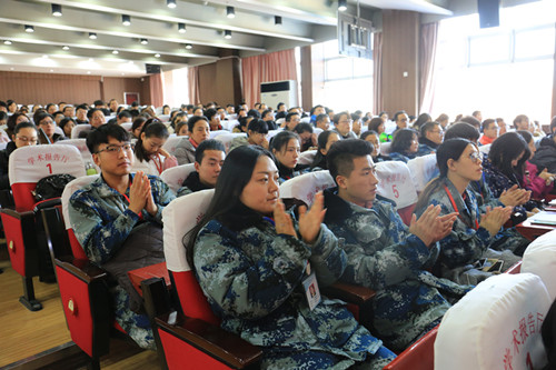 戚红代表应邀到保定贺阳教育集团宣讲十九大精神