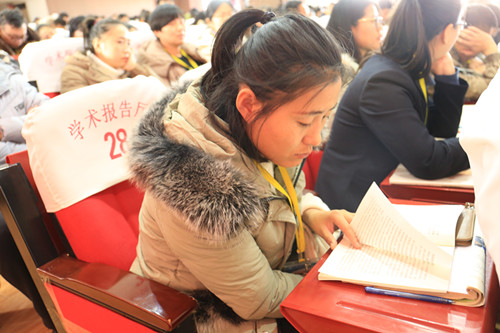 戚红代表应邀到保定贺阳教育集团宣讲十九大精神