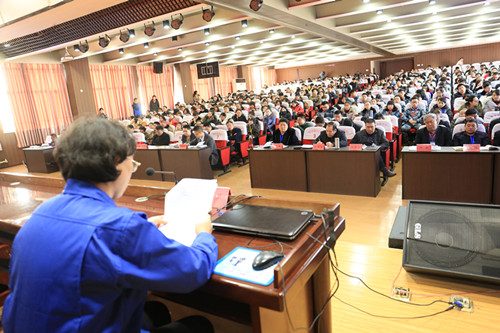 戚红代表应邀到保定贺阳教育集团宣讲十九大精神