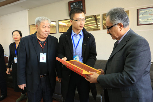 英国贝德福特大学副校长一行来保定贺阳教育集团访问