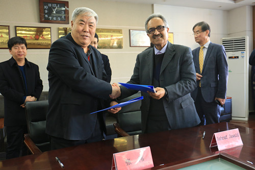 英国贝德福特大学副校长一行来保定贺阳教育集团访问