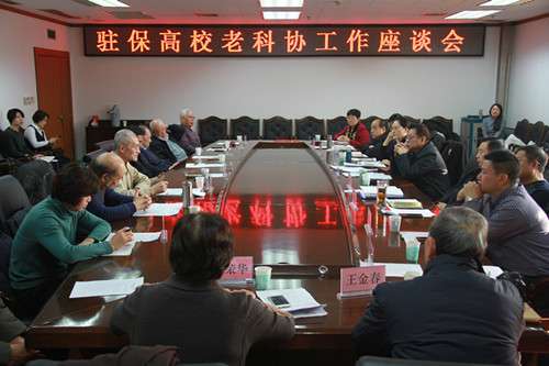 长城学院边庆年教授荣获中国老科技协会奖,陈至立签发证书,臧胜业为其颁发证书奖牌