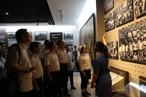 保定贺阳教育集团组织党员到阜平城南庄纪念馆开展主题教育活动