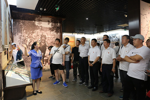 保定贺阳教育集团组织党员到阜平城南庄纪念馆开展主题教育活动