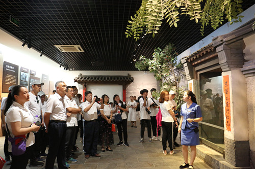 保定贺阳教育集团组织党员到阜平城南庄纪念馆开展主题教育活动