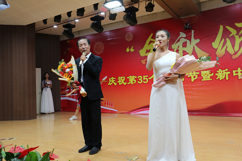 保定贺阳教育集团两高校举行“金秋颂”庆祝教师节联欢会