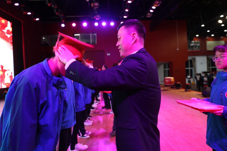 保定贺阳衡水一中高级中学举行成人礼暨高考倒计时誓师大会