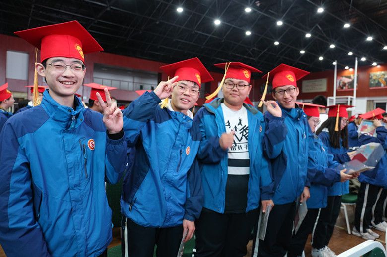 保定贺阳衡水一中高级中学举行成人礼暨高考倒计时誓师大会