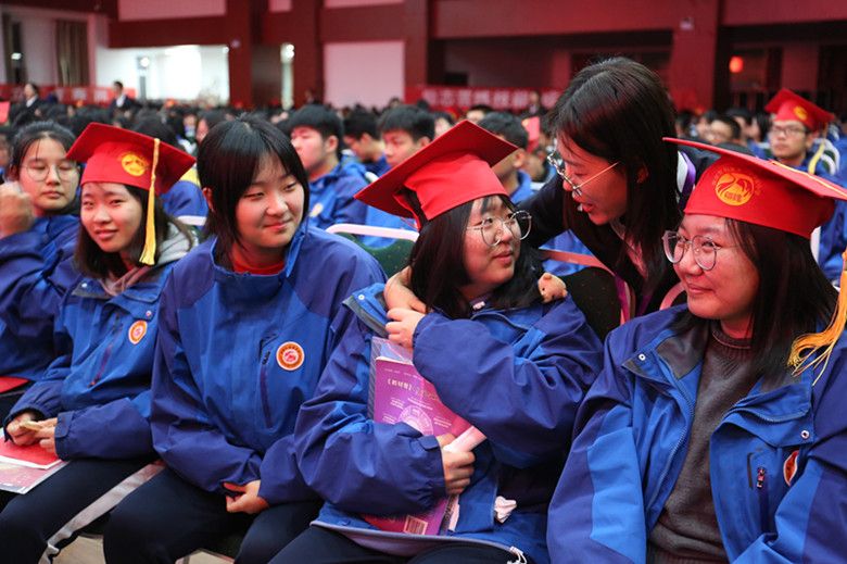 保定贺阳衡水一中高级中学举行成人礼暨高考倒计时誓师大会