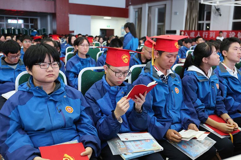 保定贺阳衡水一中高级中学举行成人礼暨高考倒计时誓师大会