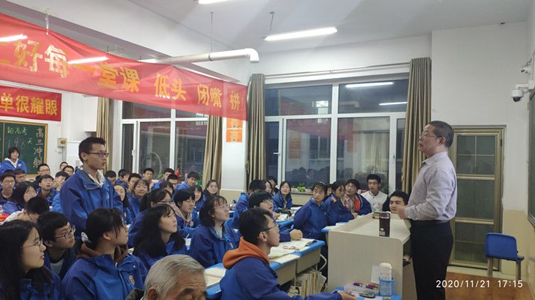 西安交通大学教授走进保定贺阳衡水一中高级中学作宣讲