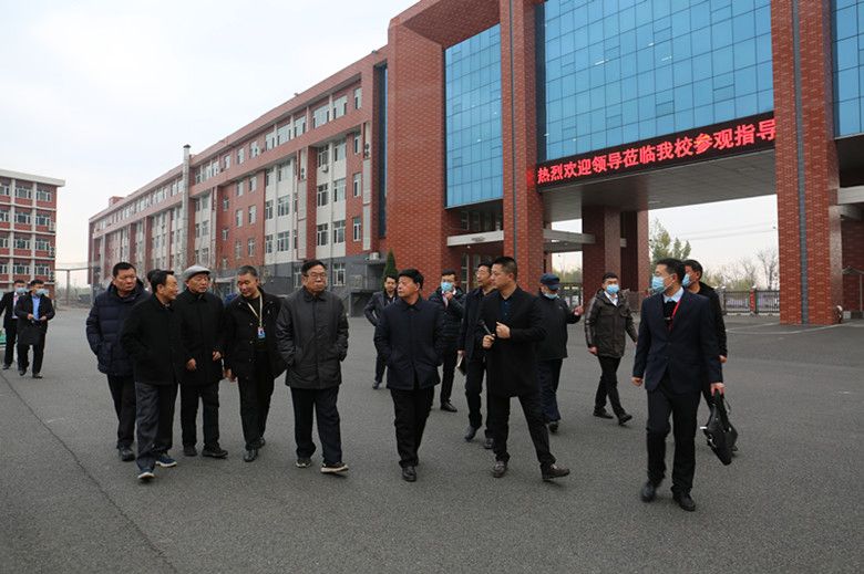 贺阳教育集团召开座谈会征求保定市部分老领导意见