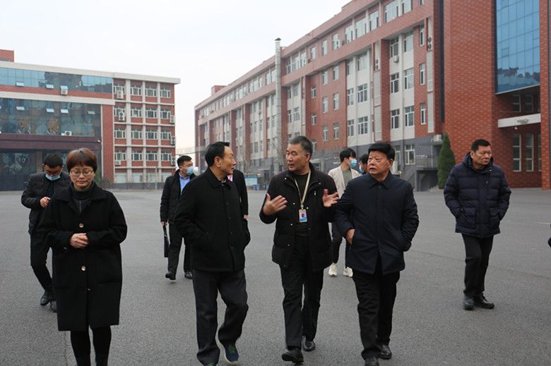 贺阳教育集团召开座谈会征求保定市部分老领导意见