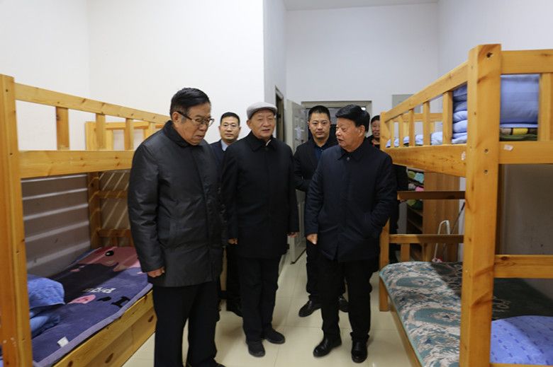 贺阳教育集团召开座谈会征求保定市部分老领导意见