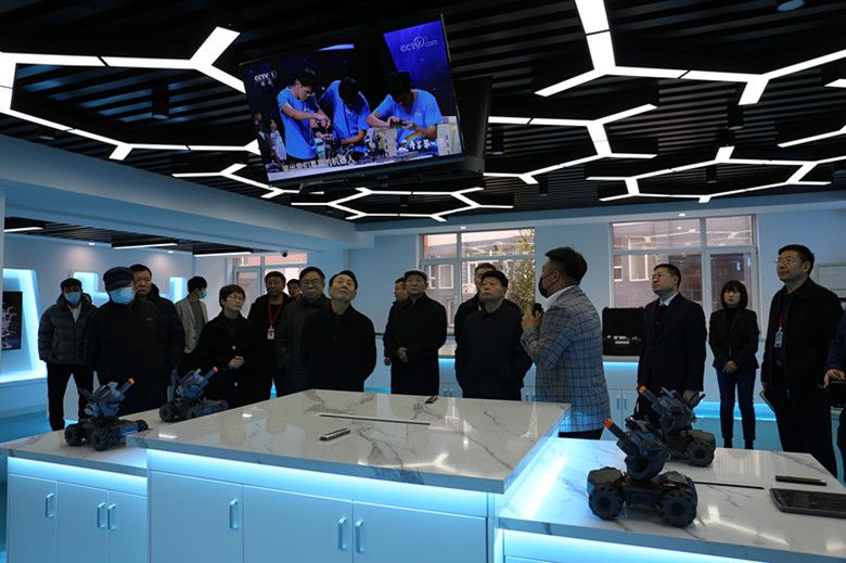 贺阳教育集团召开座谈会征求保定市部分老领导意见