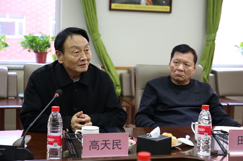 贺阳教育集团召开座谈会征求保定市部分老领导意见