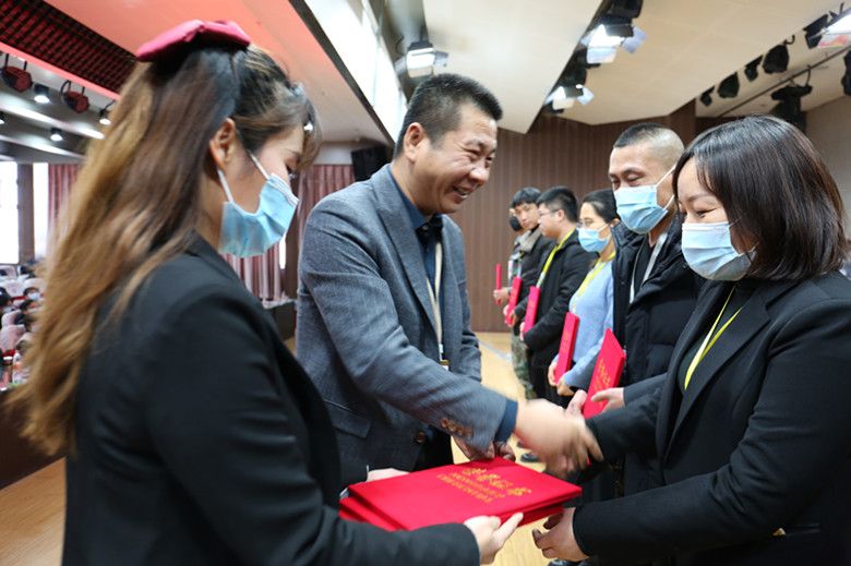 贺阳教育集团举行2020年度先进表彰大会