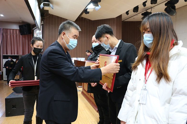 贺阳教育集团举行2020年度先进表彰大会