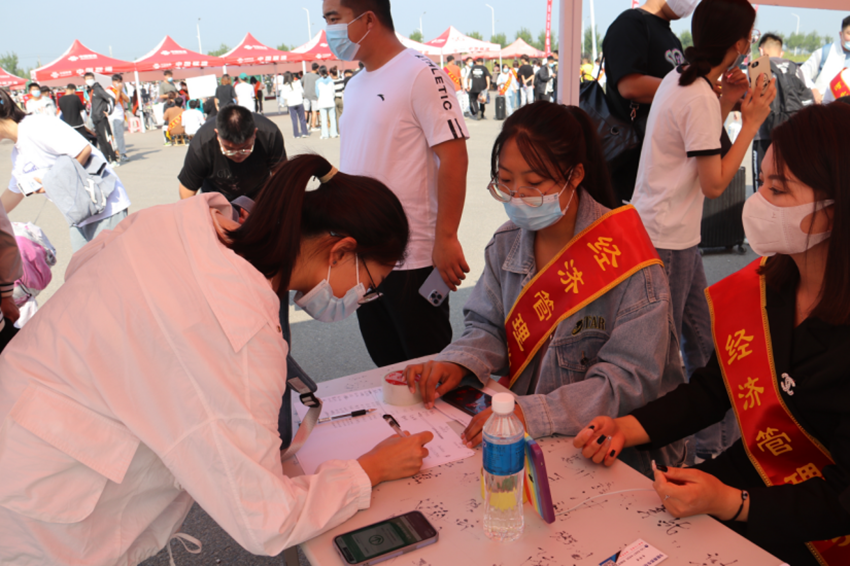 迎新现场 || “河北科技学院”号列车已启程，欢迎新同学！