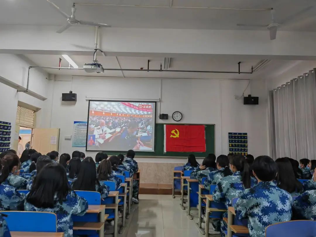 贺阳教育集团8万余名师生收看二十大开幕