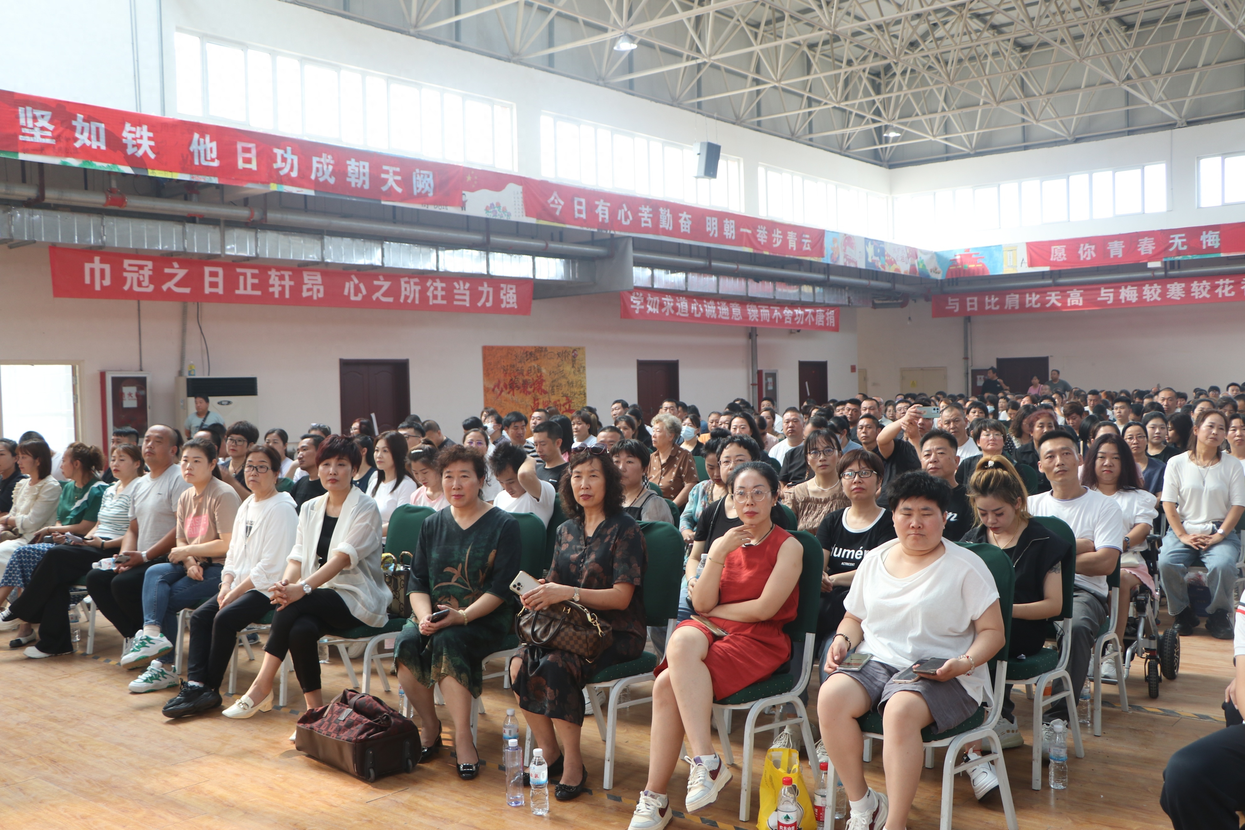 曹妃甸贺阳高级中学召开年度第一学期开学典礼暨家长见面会