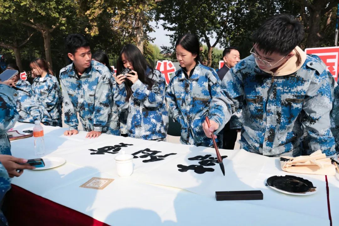 中国当代书画名家走进保定理工学院艺术交流笔会圆满举办
