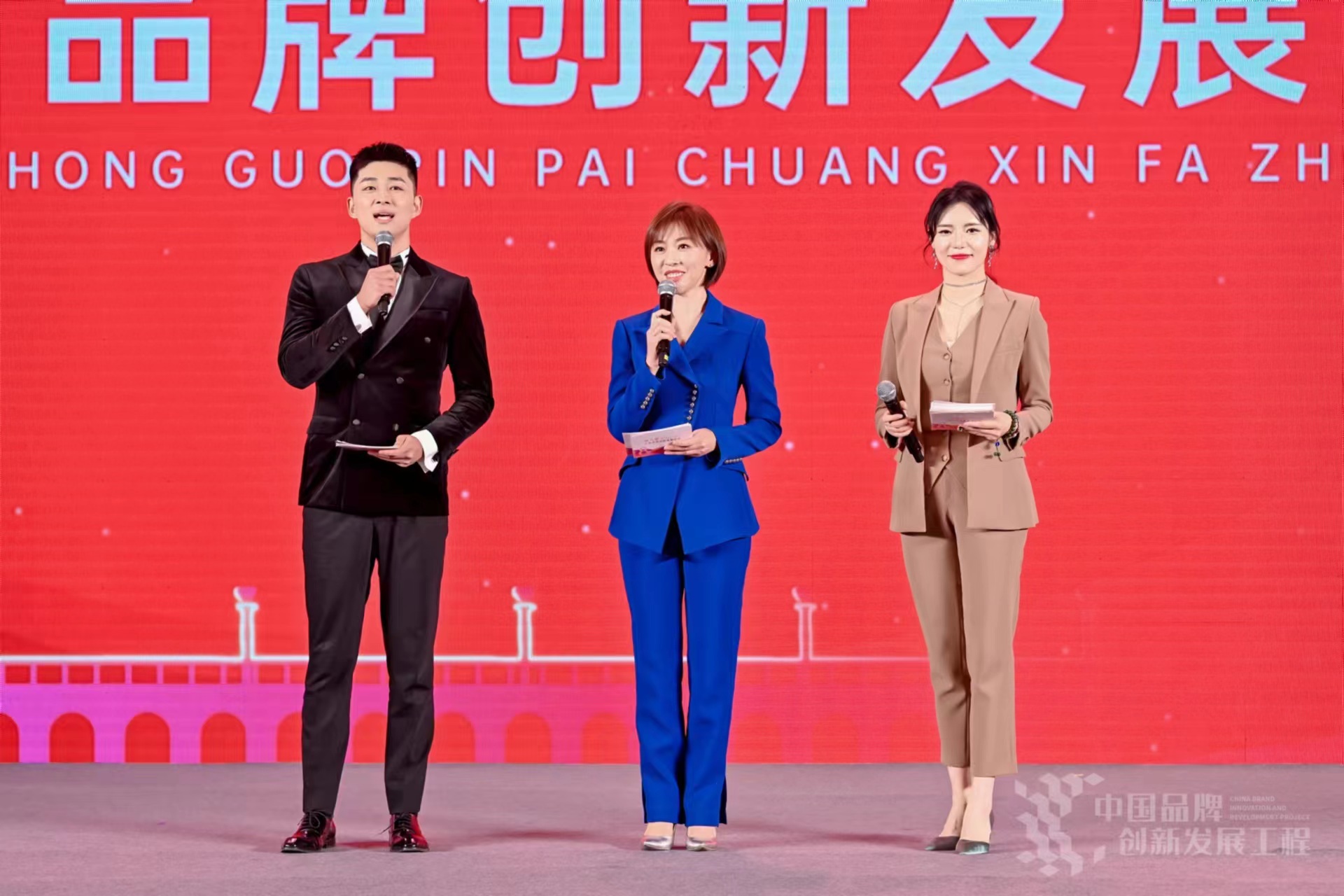 贺阳教育集团董事长周虎震荣获央视《2023中国行业影响力-民办教育行业-创新人物奖》