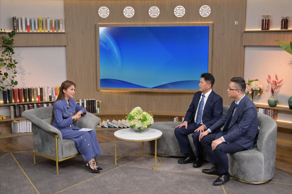 央视著名主持人朱迅采访贺阳教育集团董事长周虎震、执行董事长周政阳