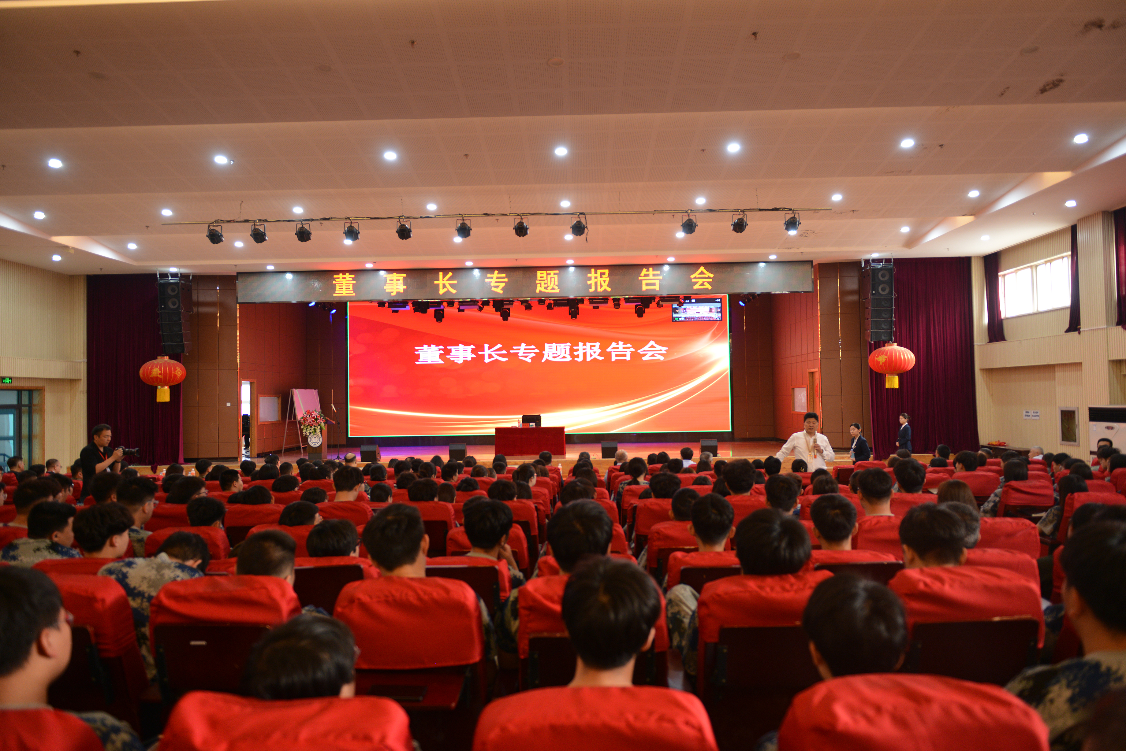 周虎震教授为保定理工学院、河北科技学院两高校毕业生作专题报告