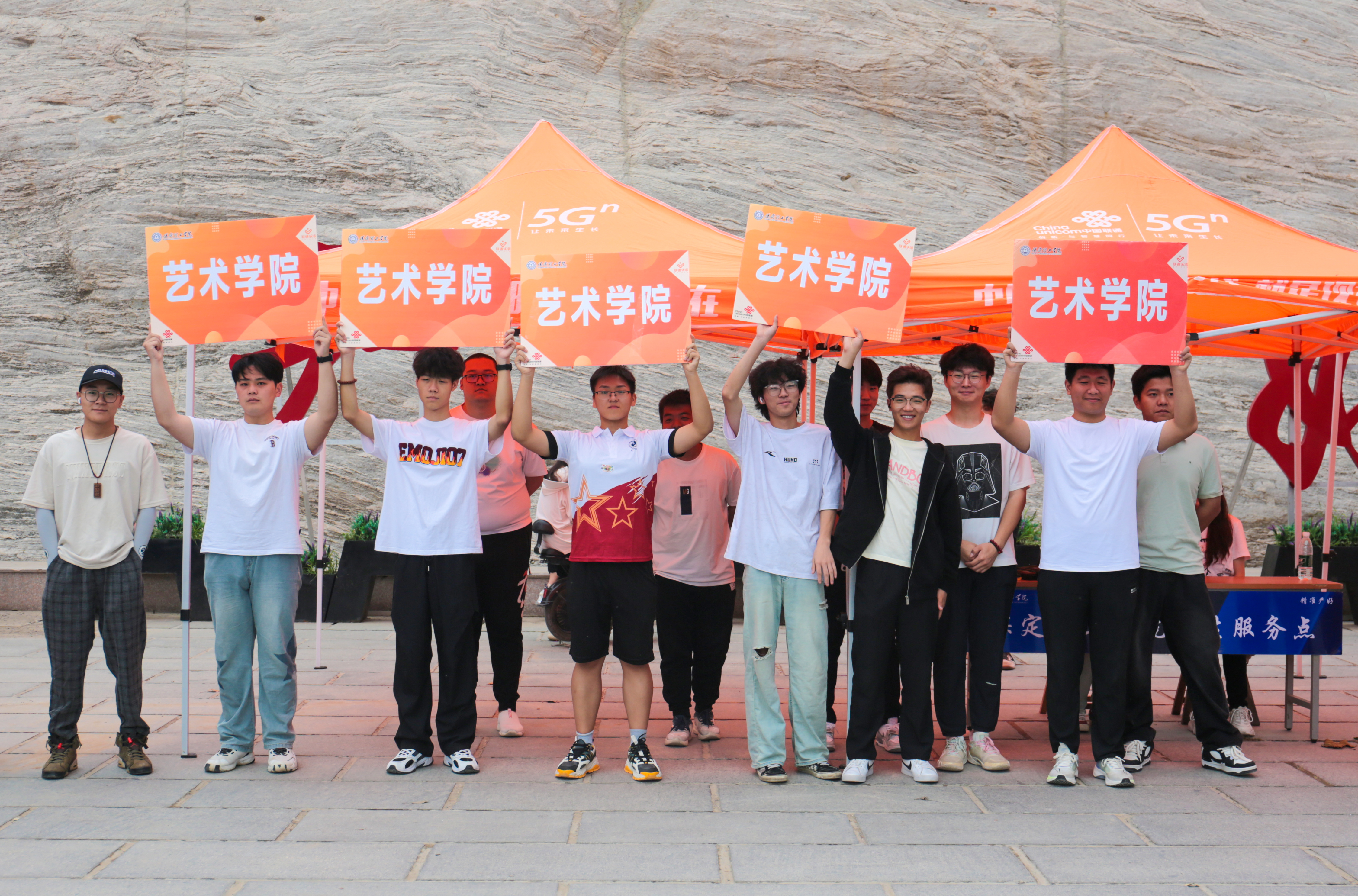 以“心”迎新｜多图直击保定理工学院2024级新生开学现场！