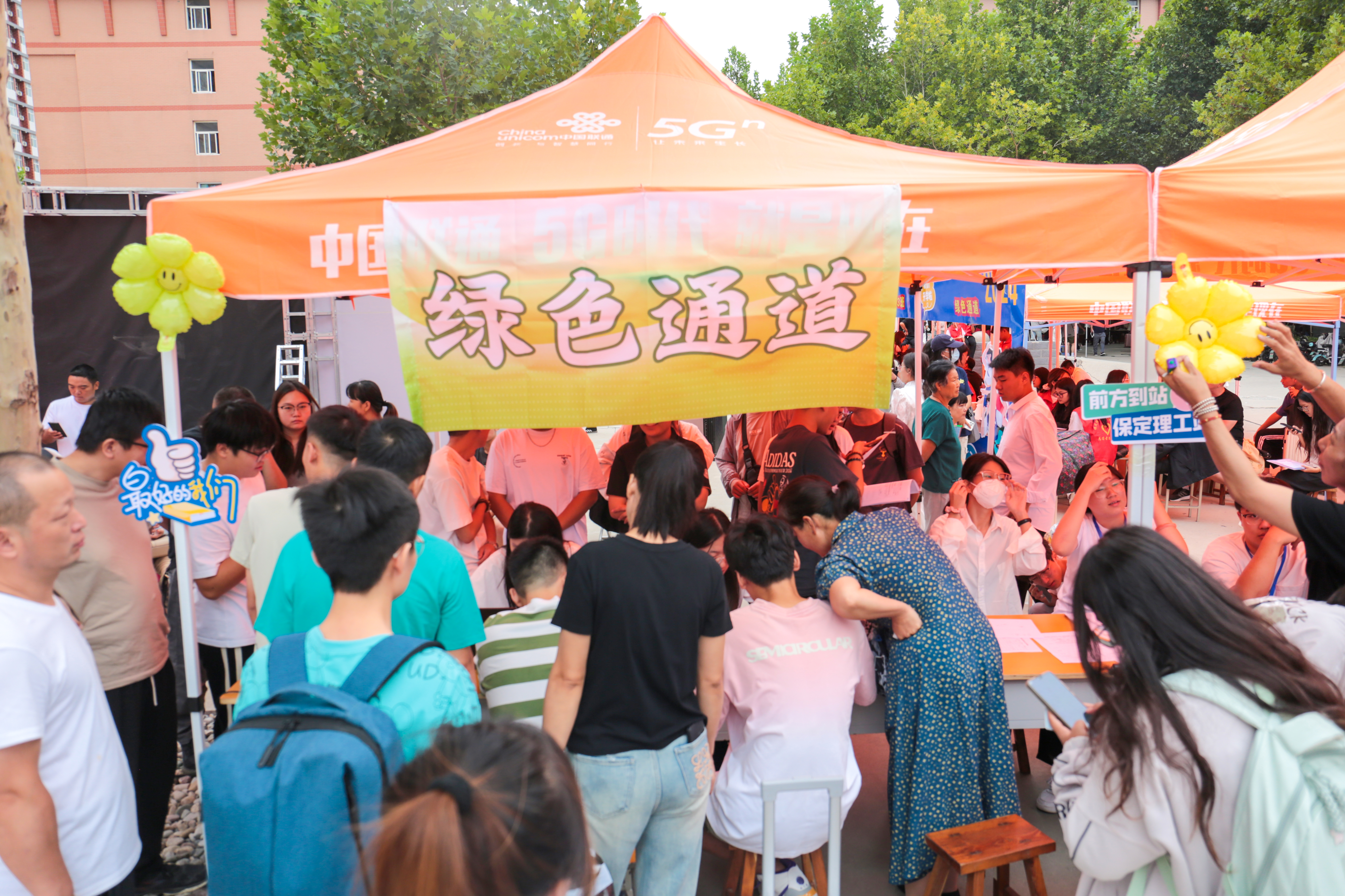 以“心”迎新｜多图直击保定理工学院2024级新生开学现场！