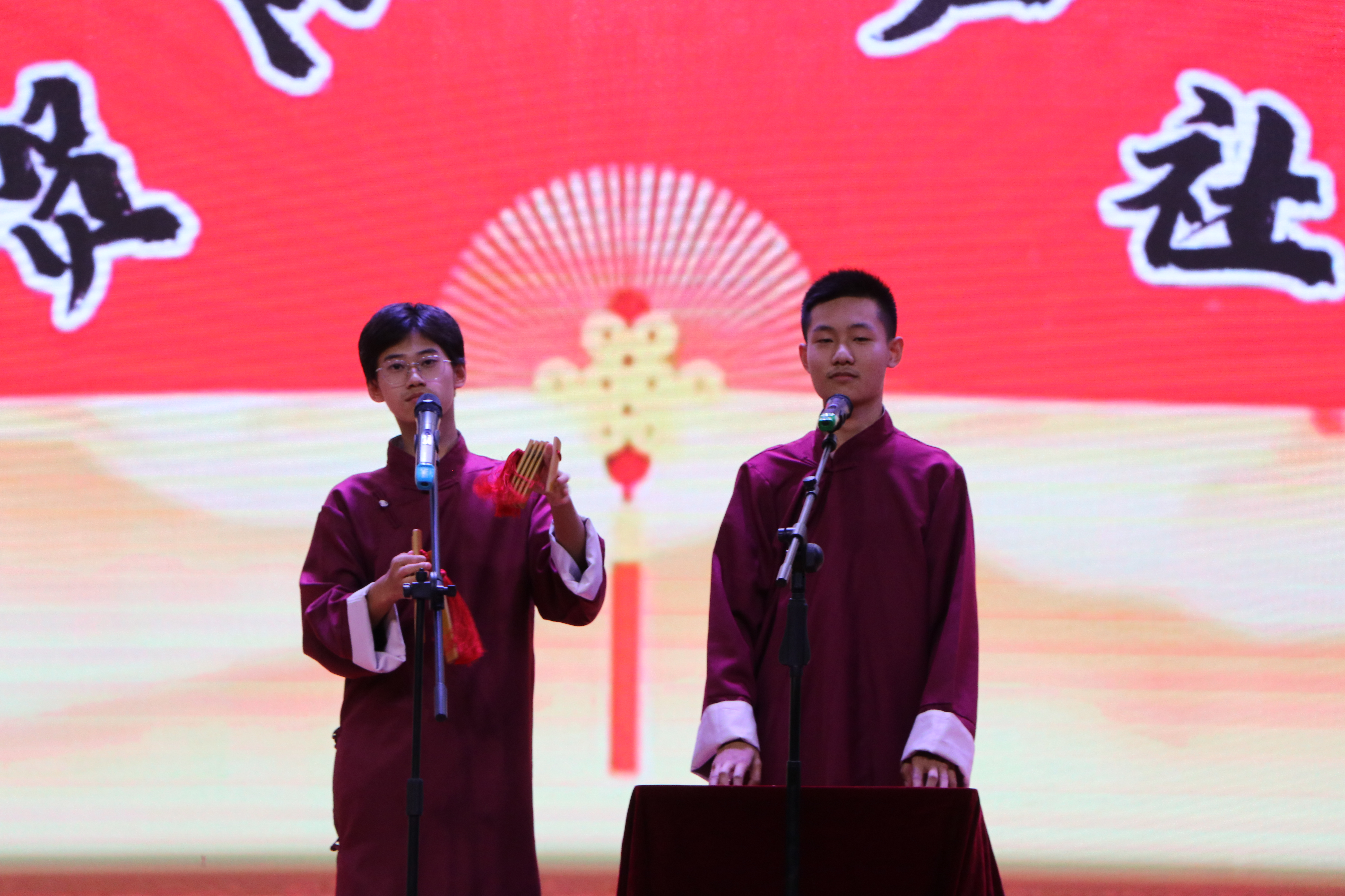 贺阳教育集团各院校以多种形式庆祝第40个教师节